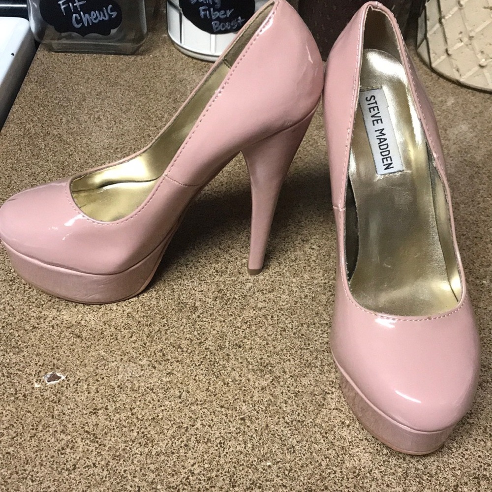 Steve Madden blush pump